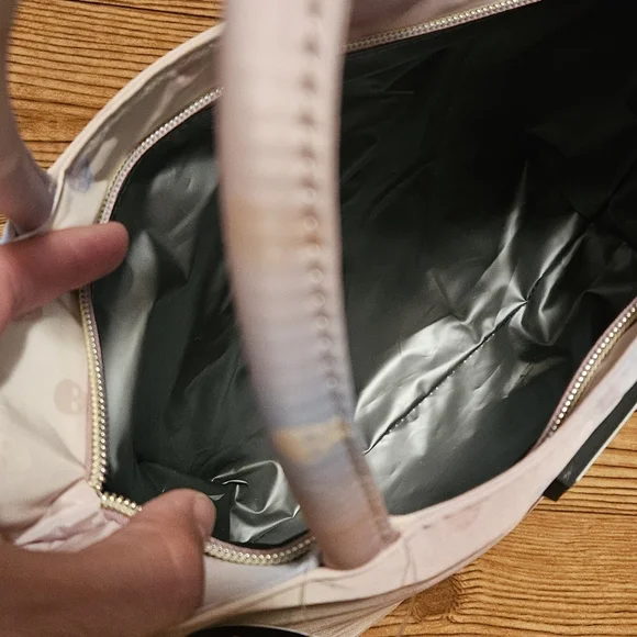 Betsey Johnson Skull insulated lunch tote - Picture 4 of 6